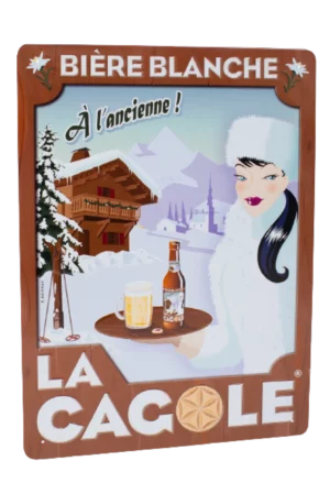 Grande plaque - poster - Femme tenant un bière à la montagne - La Cagole